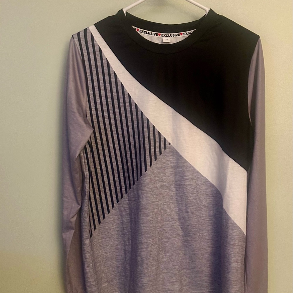 Women’s Black and Gray Striped Long-sleeved T- Shirt